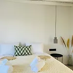 Yalos Mykonos 4 Bedroom Luxury House 5 Minute From Ornos W Sea & Sunset View Сasa de vacaciones