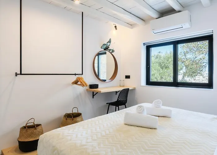 Yalos Mykonos 4 Bedroom Luxury House 5 Minute From Ornos W Sea & Sunset View Feriehus