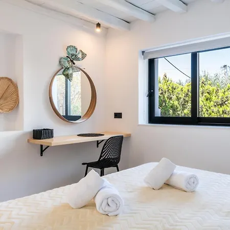Yalos Mykonos 4 Bedroom Luxury House 5 Minute From Ornos W Sea & Sunset View Сasa de vacaciones Mykonos Town