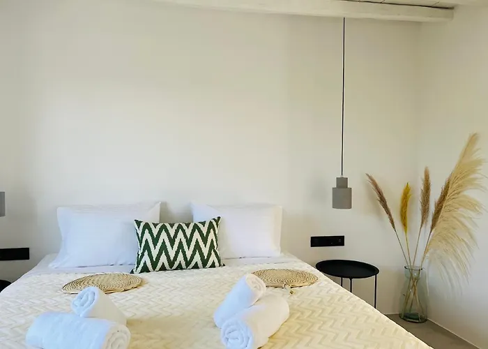 Yalos Mykonos 4 Bedroom Luxury House 5 Minute From Ornos W Sea & Sunset View Casa de Férias